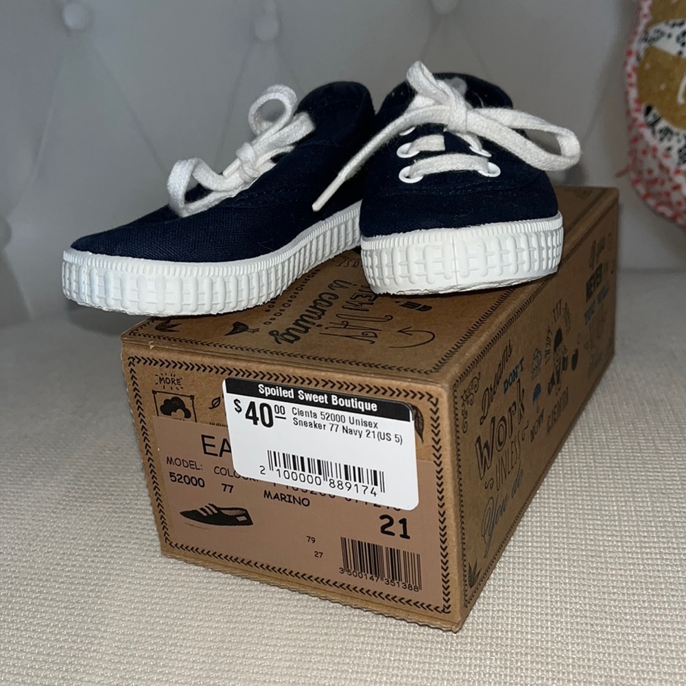 Cienta sneakers size 5 toddler navy lace up